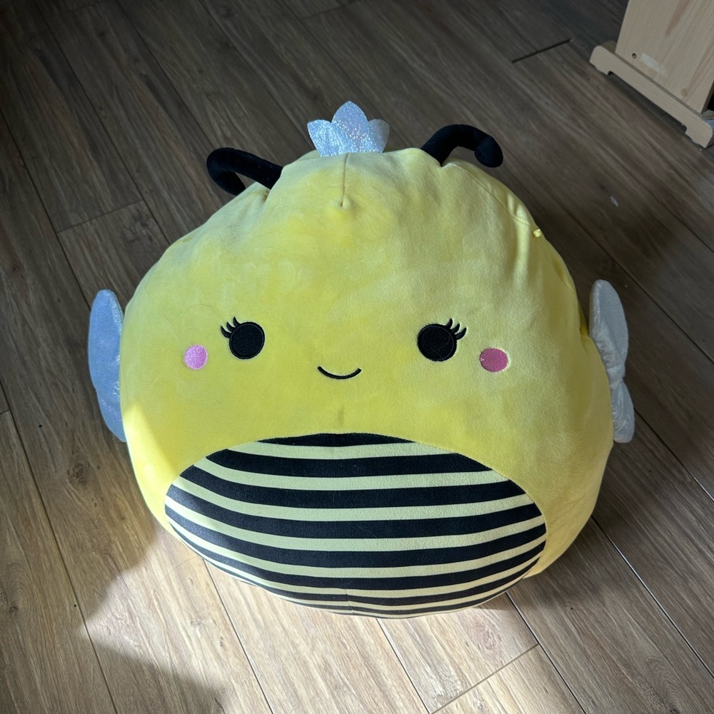 SUNNY THE BEE 20” SQUISHMALLOW NO TAGS